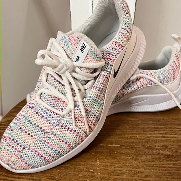 Nike size 8 - Picture 1 of 5